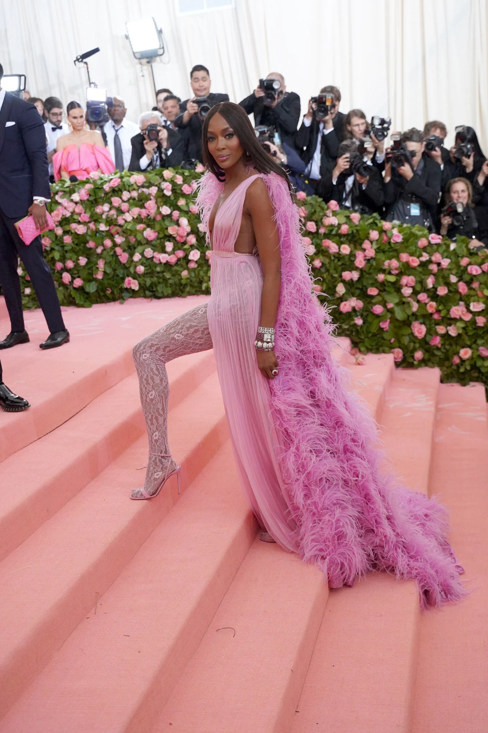 Кураторка підтвердила, що образ Наомі для Met Gala 2019 від Valentino буде включено до виставки1