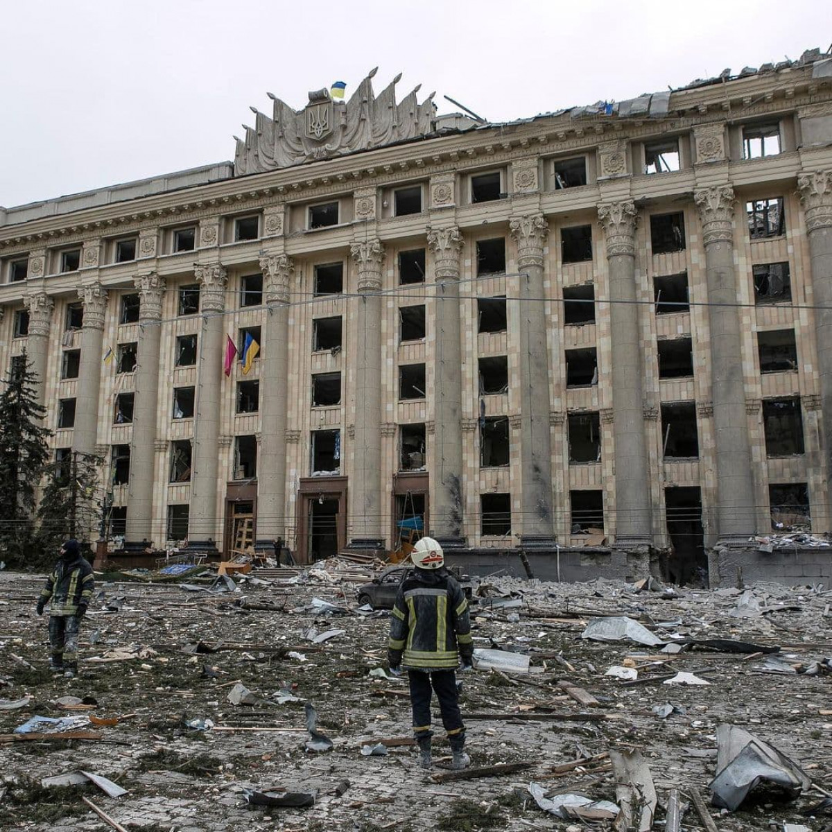 На вулиці, у будівлі та в громадському транспорті. Правила поведінки при ракетному обстрілі0