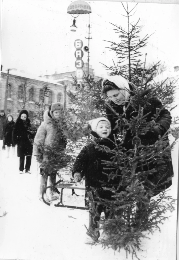 ЦУМ, Головпоштамт, Софійська площа: фото зимового Києва з 1904 року1