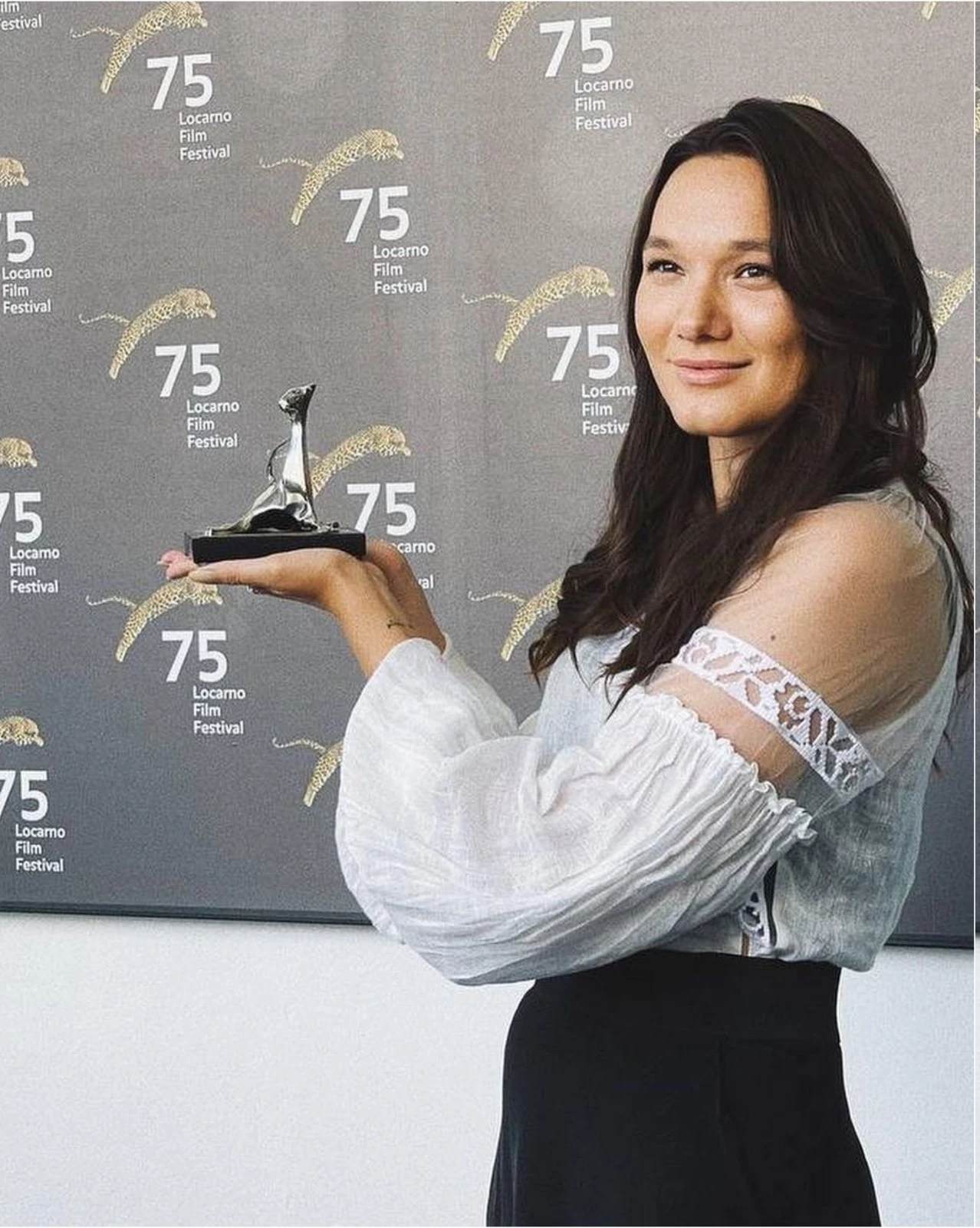 Крістіна Тинкевич із нагородою кінофестивалю в Локарно за стрічку "Як там Катя?"1
