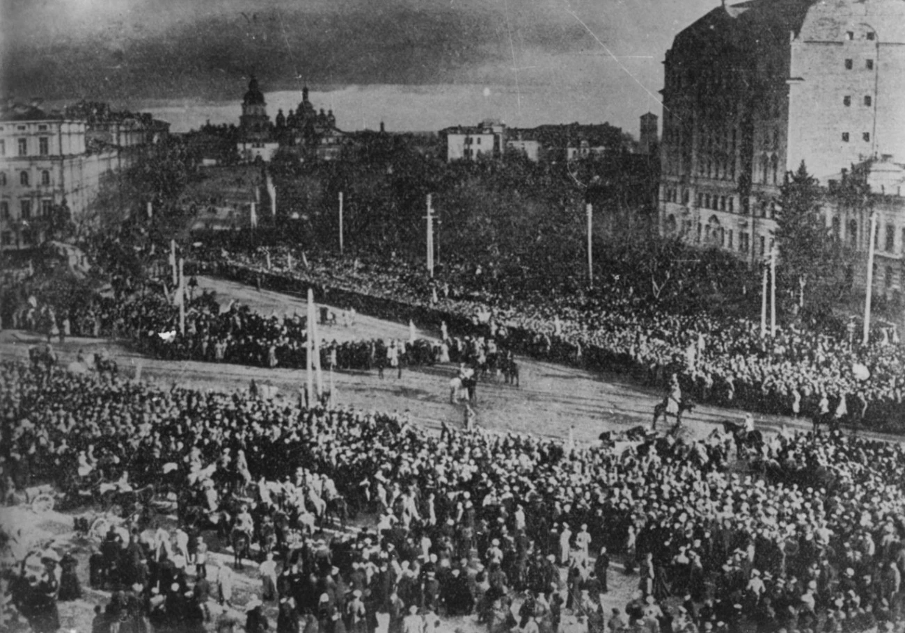 Урочисте проголошення об'єднання УНР і ЗУНР на Софійській площі в Києві; 22 січня 19191