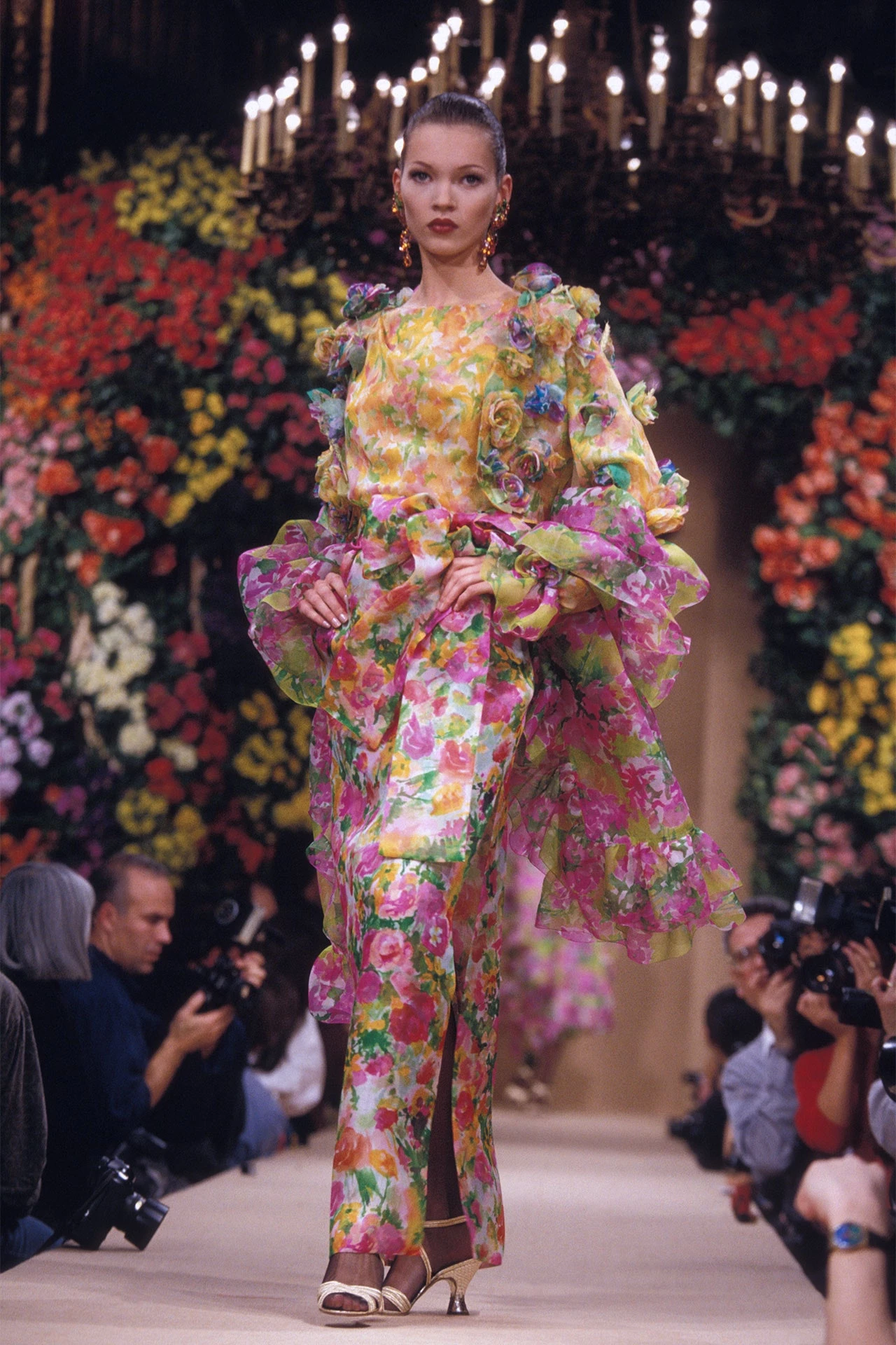 Кейт Мосс у сукні  Yves Saint Laurent Haure Couture весна-літо 1993 року.5