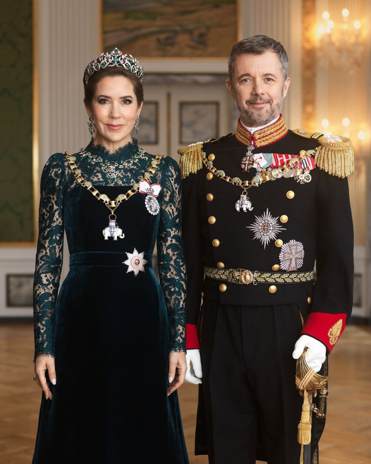 Король та королева Данії презентували перший офіційний портрет: що варто знати про їхні образи0