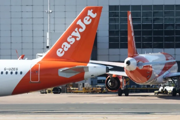 Літак EasyJet у лондонському аеропорту Гатвік у Кроулі, Велика Британія, 11 липня 2025 року. (Фото Якуба Пожицького/NurPhoto via Getty Images)