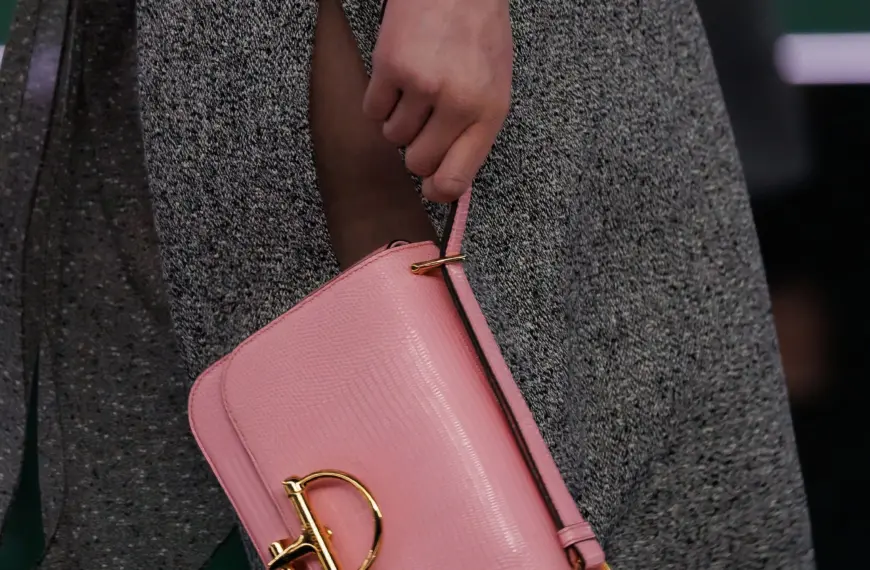 Рожева сумка – головна модна інвестиція нового сезону