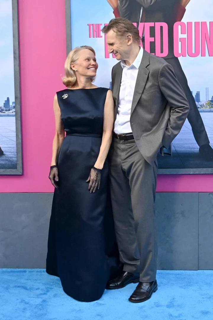 Чому варто подивитися фільм "Голий пістолет" з Памелою Андерсон5