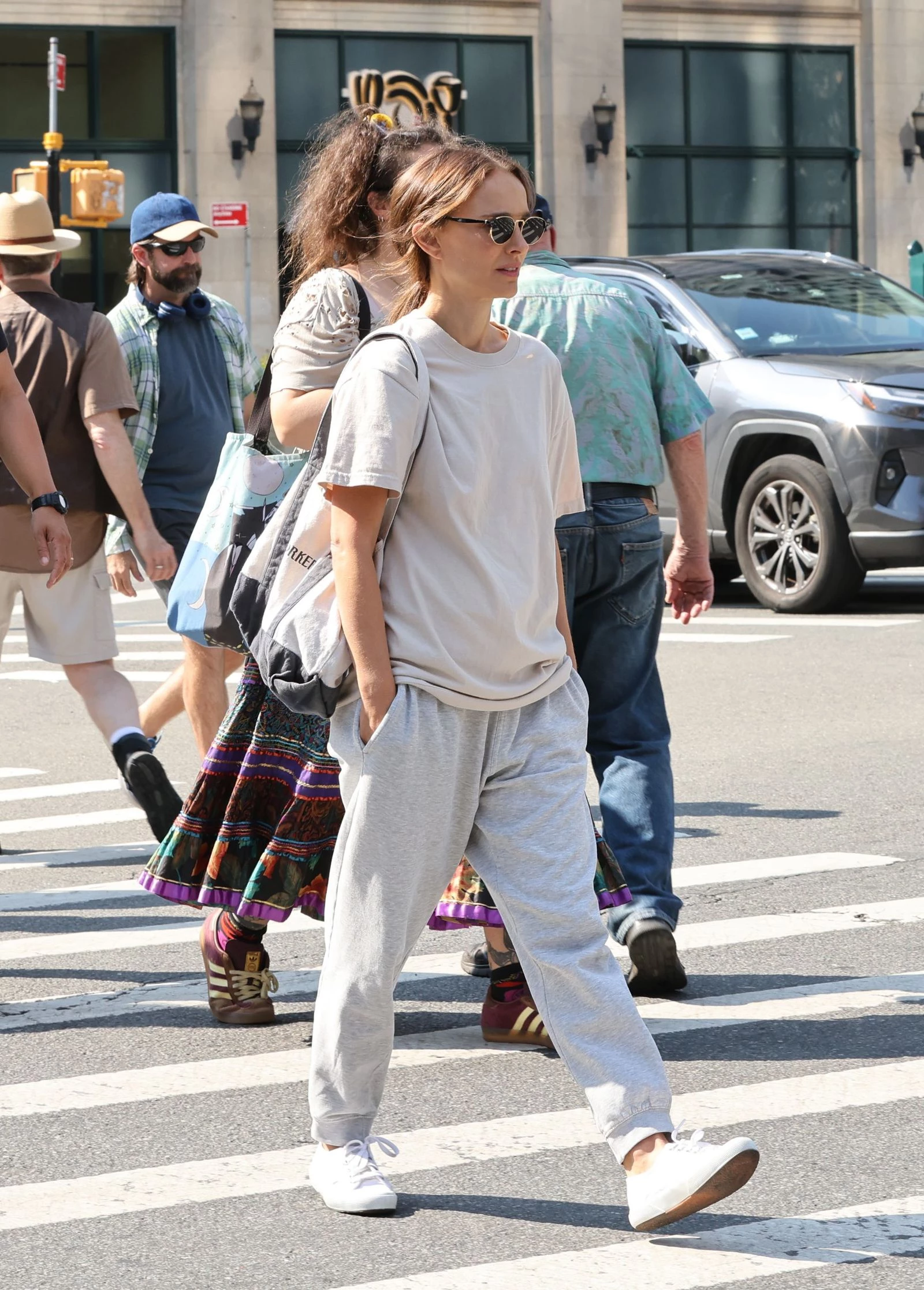 7 пар кросівок, які обирають знаменитості цього сезону2