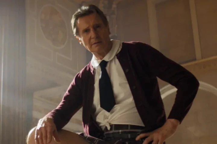 Чому варто подивитися фільм "Голий пістолет" з Памелою Андерсон2