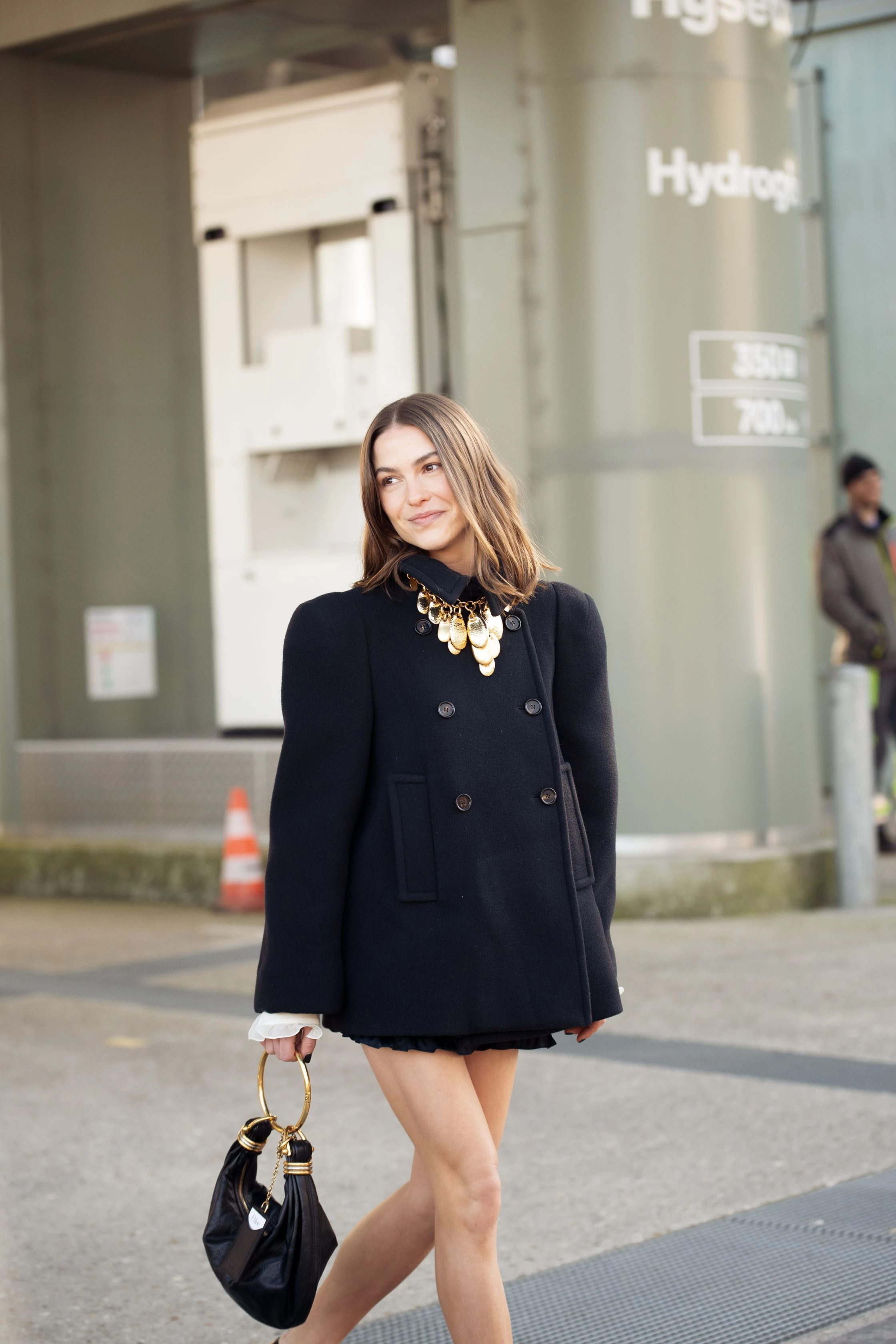 Кольє поверх верхнього одягу – головна модна тенденція, яку варто опробувати цієї осені1