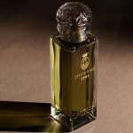 Борміолі Луїджі підписує скляну пляшку та кришку Spoturno у стилі 1920-х років (Фото: Борміолі Луїджі)