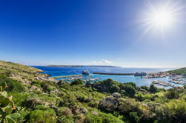 Гавань Мджарр, Гозо, в ясний зимовий день