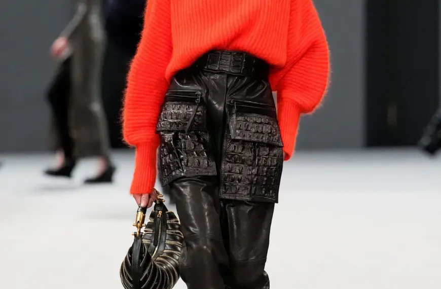 Червоний – головний тренд зими: стильний светр для оновлення образу