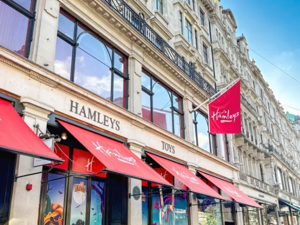 Зовнішній вигляд магазину іграшок Hamleys у центрі Лондона