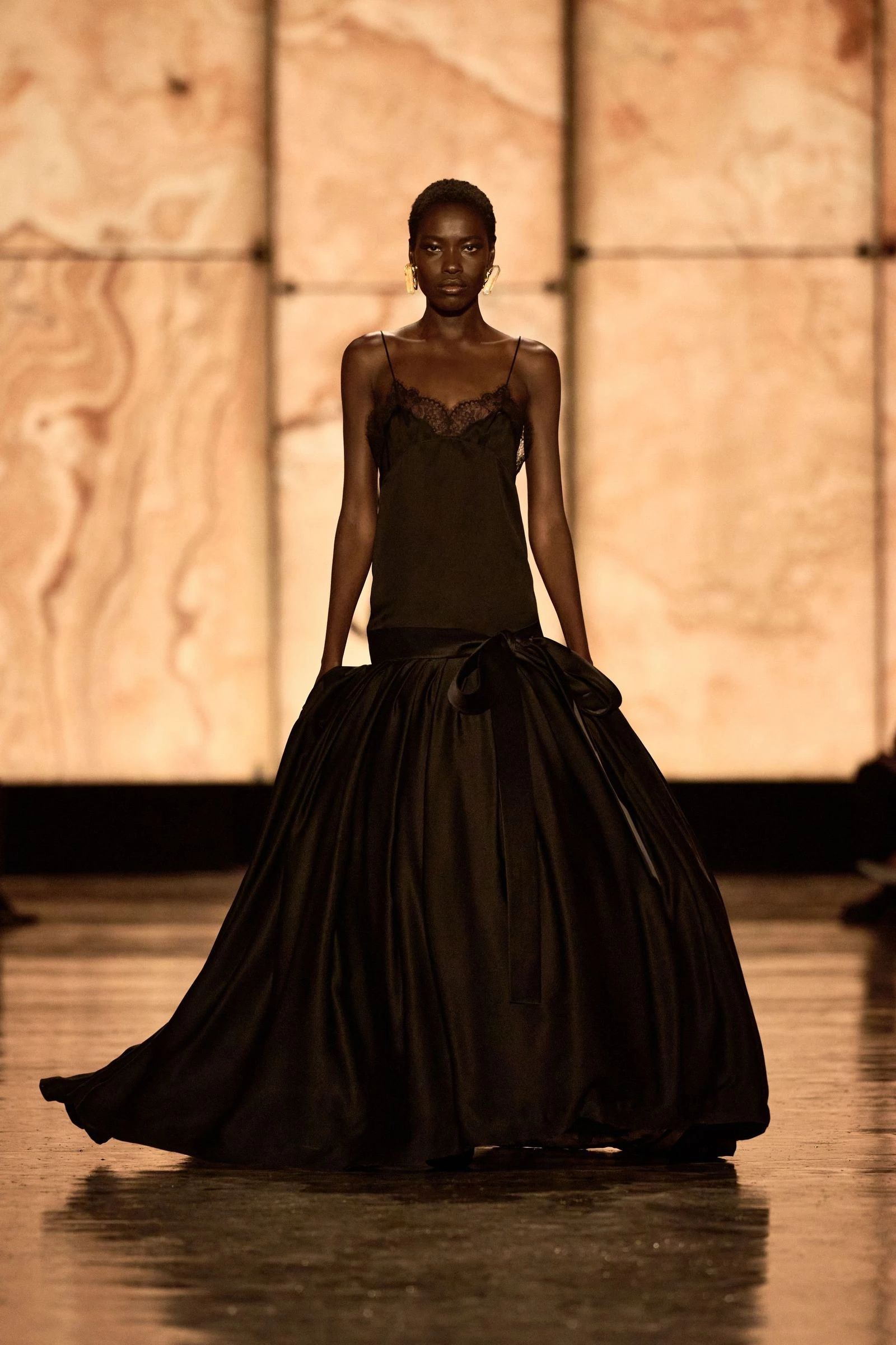 Вибір року: 7 розкішних максі-суконь на свята