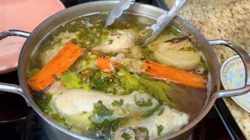 Прозорий, духмяний та апетитного кольору курячий бульйон: 7&hellip;