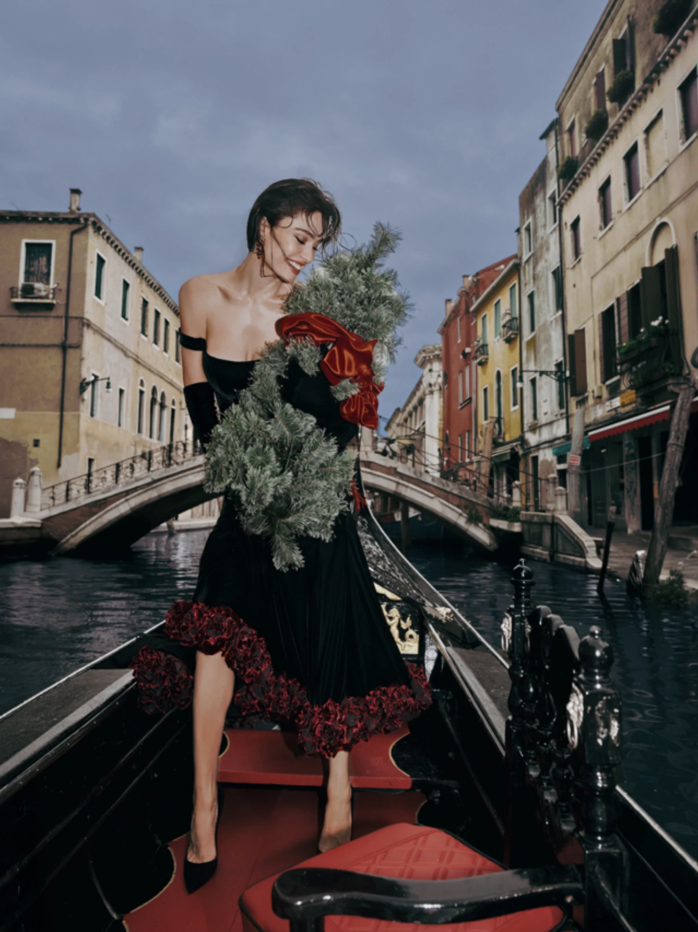 Червона Троянда: Українська марка Rosa Bianca представила святкову кампанію, присвячену жіночності.