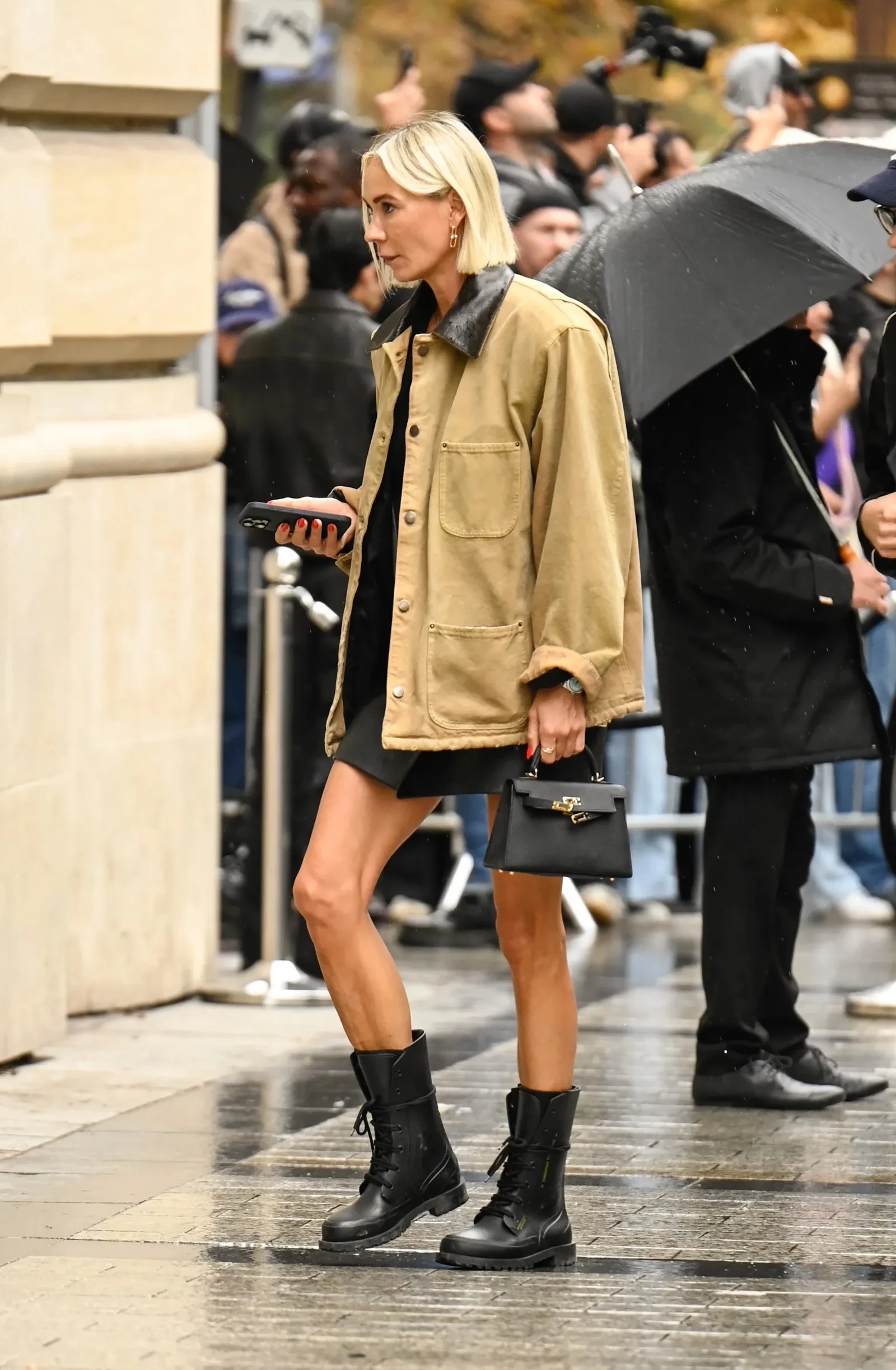 Трендове шнуроване взуття на заміну уггам у зимовий сезон 2026: найкращий вибір для морозної погоди.
0