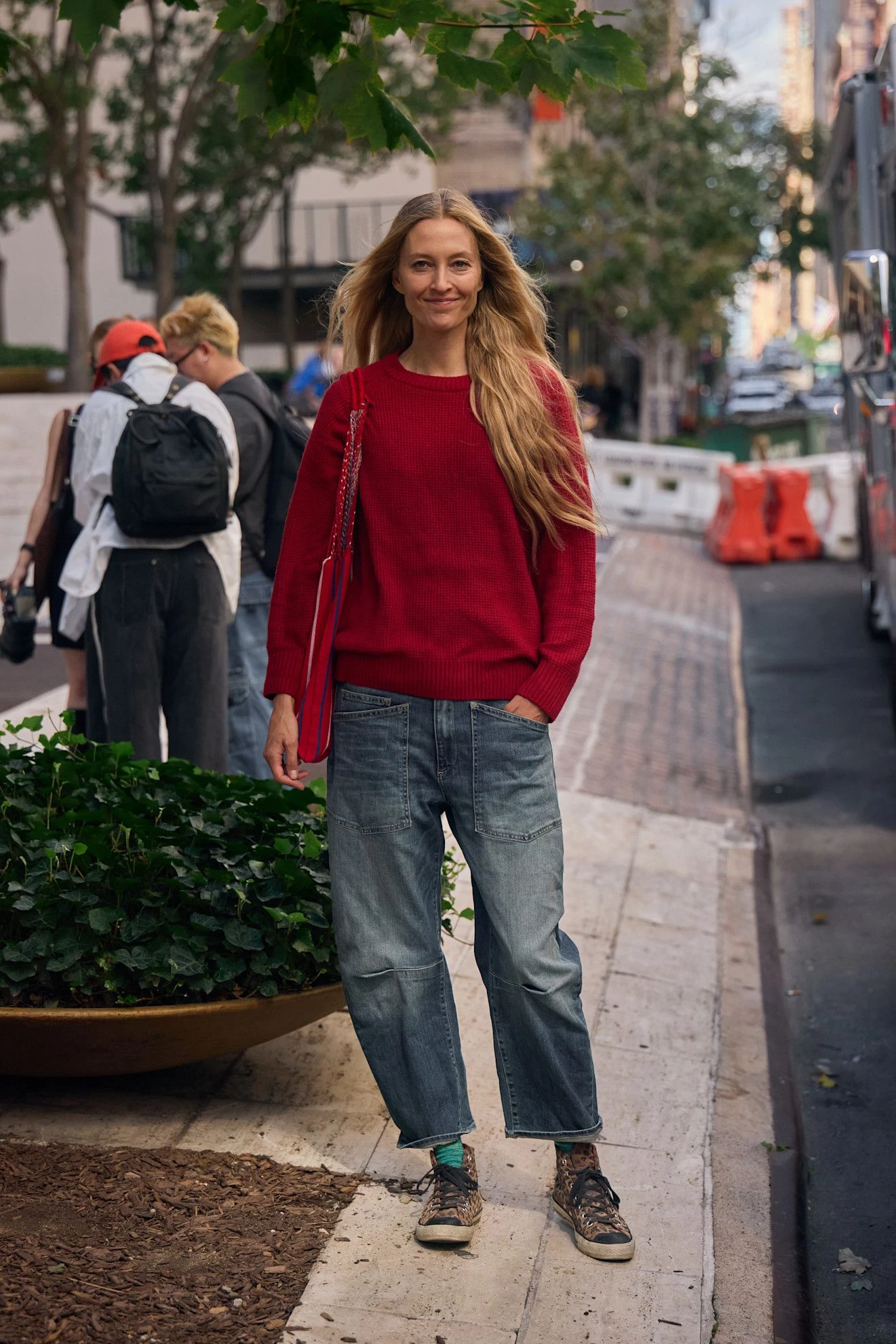 6 модних аргументів на користь того, що багряний джемпер - незамінний елемент твого гардеробу
8