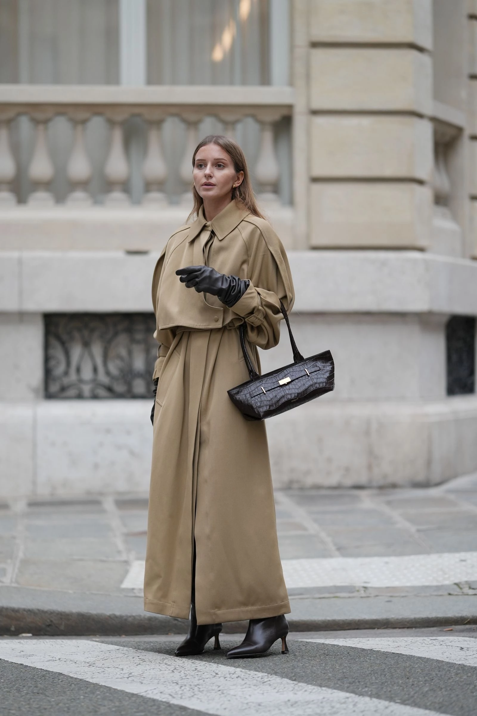 Ось яке взуття замінить підбори у новорічну ніч для стильних дівчат, роблячи їх ще моднішими.
1