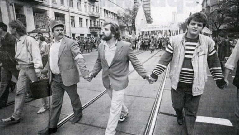 З Франківська до Києва: єднання українців у "живому ланцюзі" 1990-го 19 З Франківська до Києва: єднання українців у "живому ланцюзі" 1990-го 3