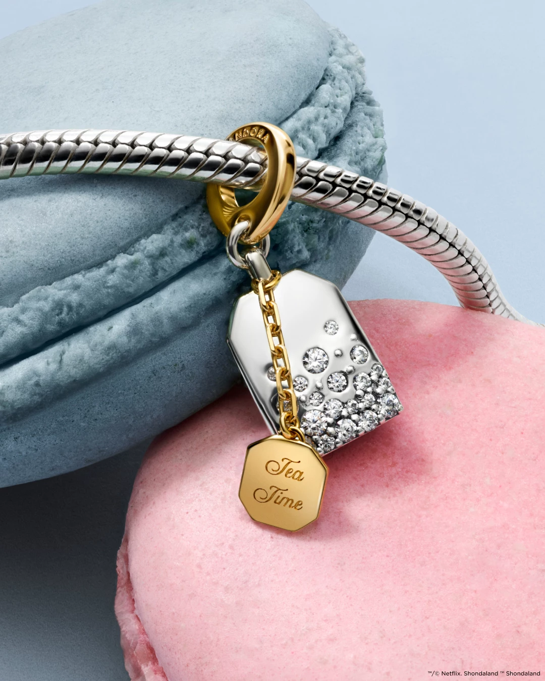 Pandora випускає обмежену серію коштовностей, навіяну телешоу "Бріджертони"
5