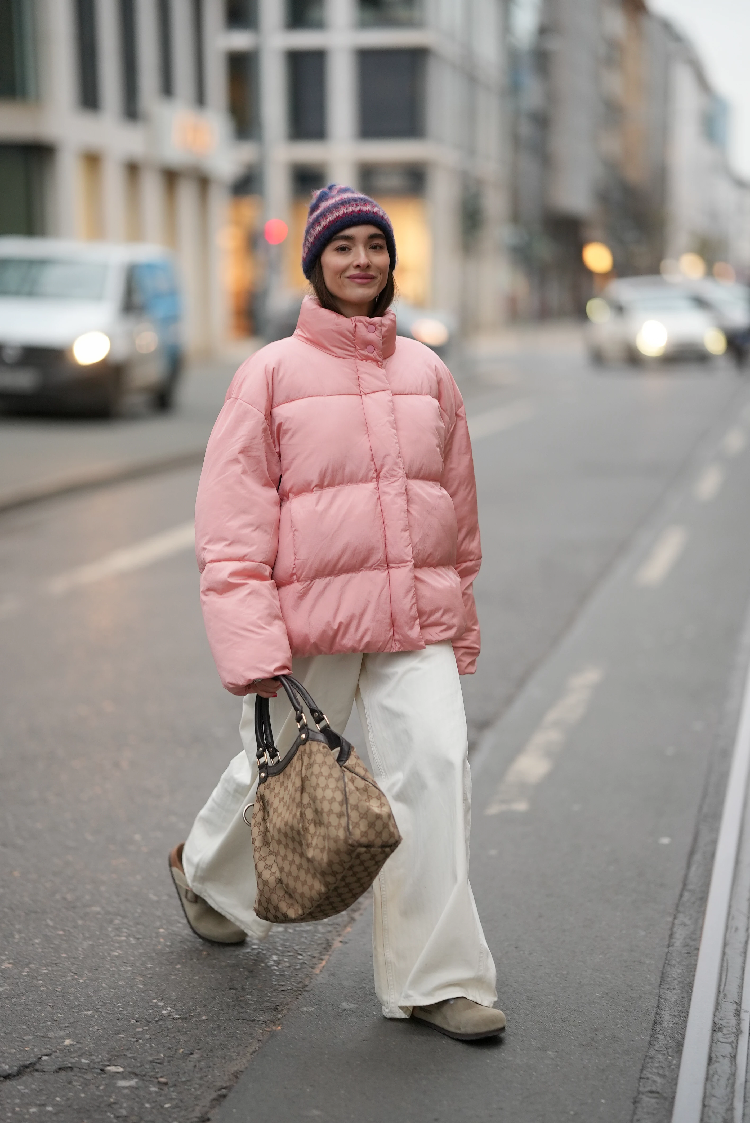 Мюлі та клоги: дивовижно вдалий вибір взуття для зими (якщо сніговий покрив не надто глибокий).
0
