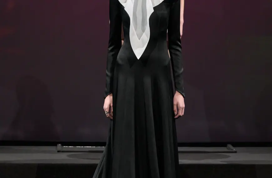 Високо вгору: Viktor & Rolf презентують свіжий кутюрний показ