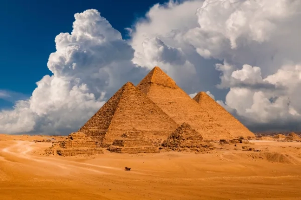 Пірамідний комплекс Гізи, Єгипет.