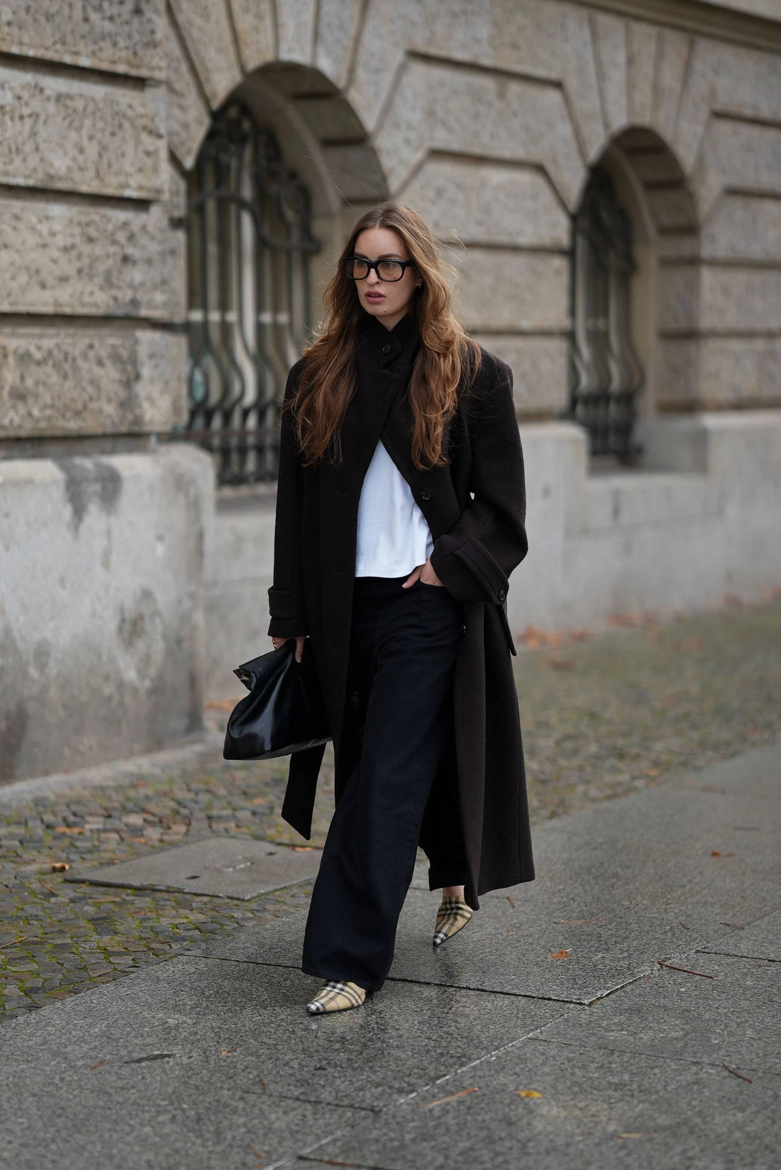 Ось яке взуття замінить підбори у новорічну ніч для стильних дівчат, роблячи їх ще моднішими.
4