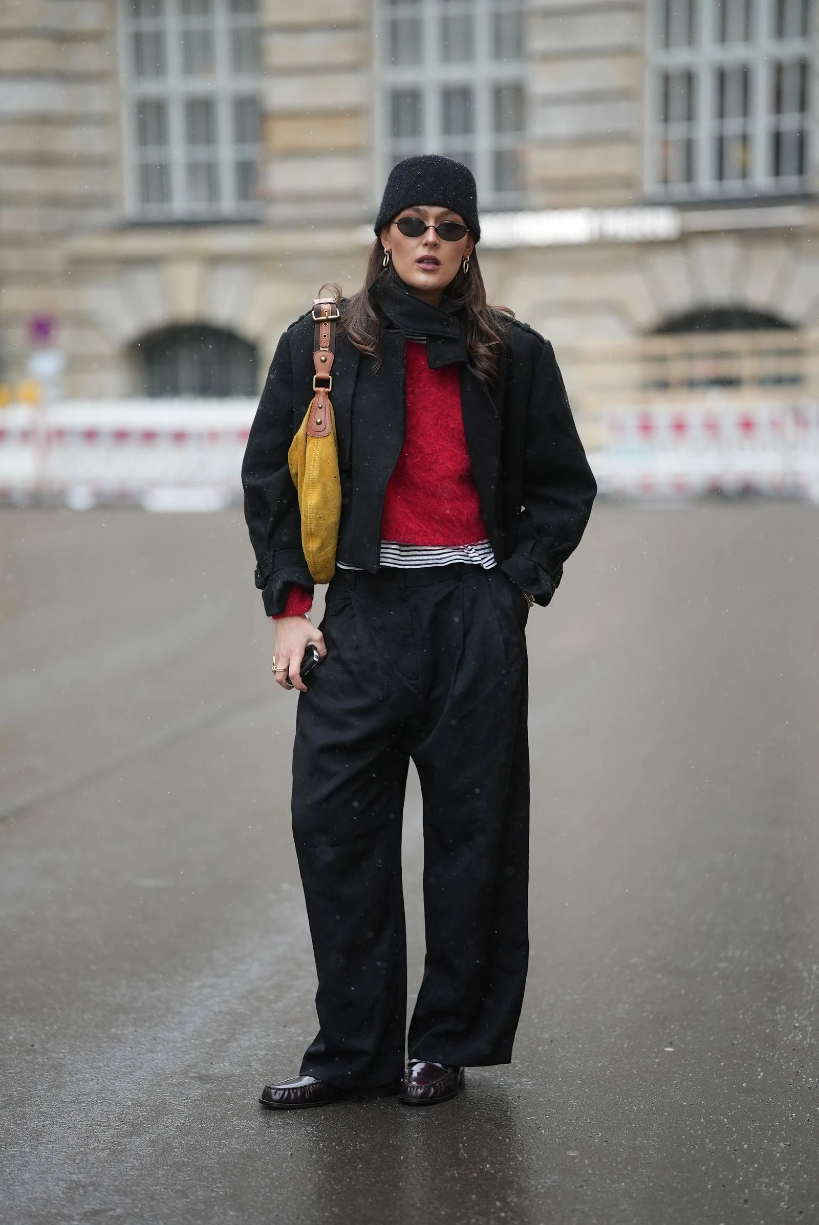 6 модних аргументів на користь того, що багряний джемпер - незамінний елемент твого гардеробу
16