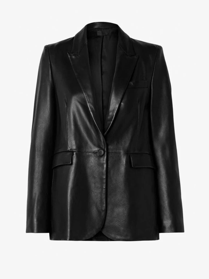 Від блейзерів до об'ємних бомберів: 8 головних трендових шкірянок 2026, що варті уваги
7