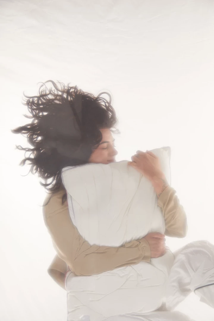 VOGUE UA: Четвертий пункт плану – покращити сон.
1