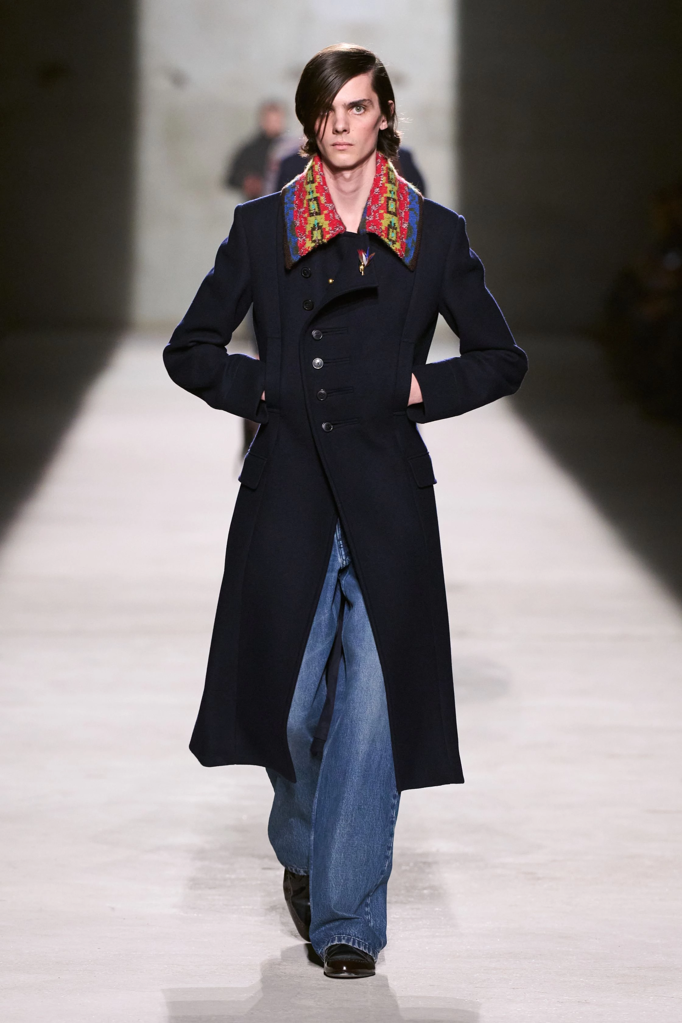 Недосконале змужніння: свіжа чоловіча лінія Dries Van Noten сезон осінь-зима 2026/2027
0