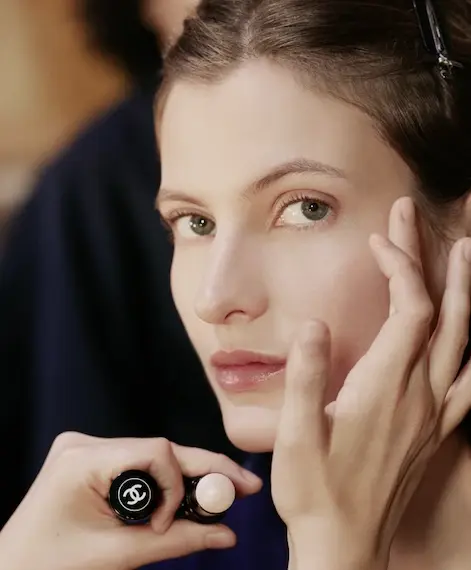 Відтворення луків краси з нью-йоркського шоу Chanel.