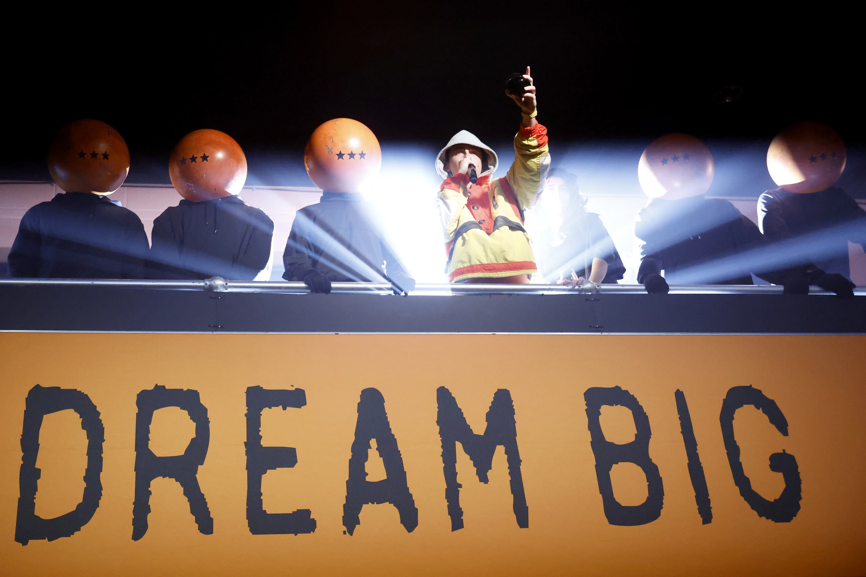 Помаранчева революція: "Марті Супрім" - кінохіт року.
3