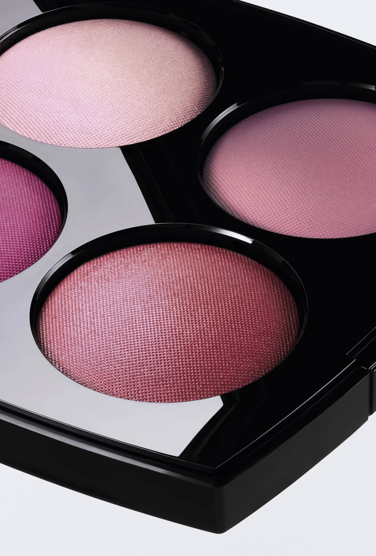 Chanel презентує Rouge Noir Makeup — новітню темну сторінку в літописі легендарного тону14