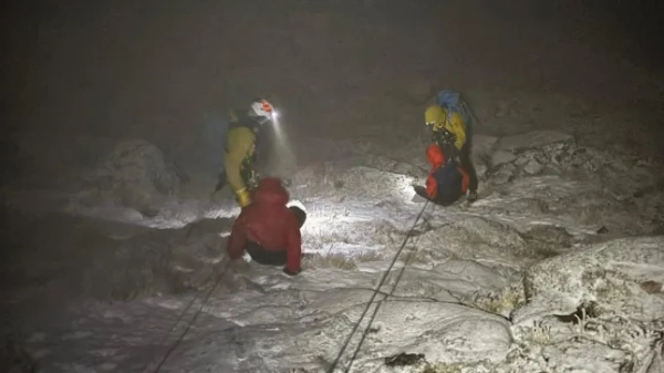 Пішоходів врятували після того, як вони застрягли в зимових умовах у Кернгормсі