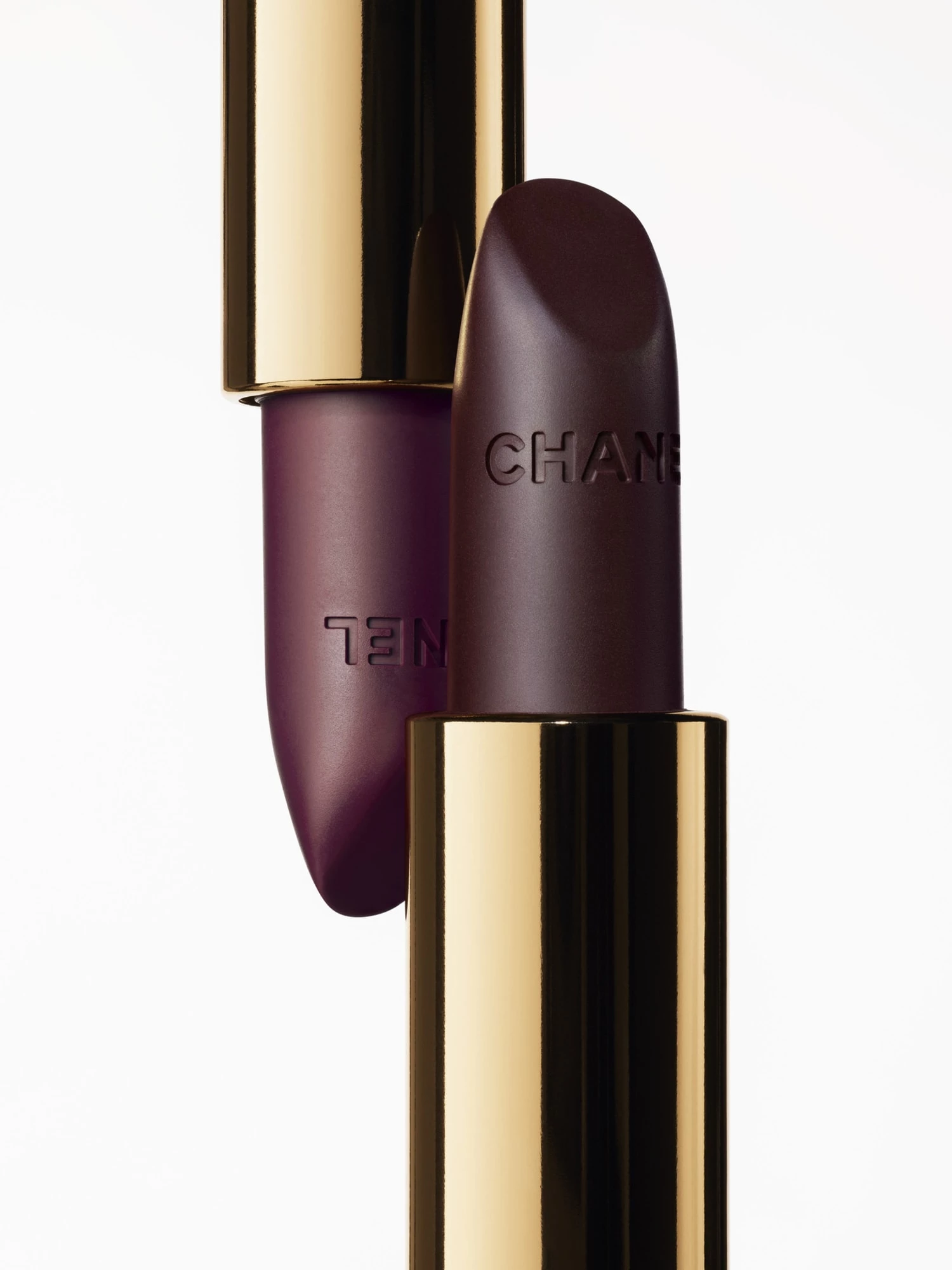 Chanel презентує Rouge Noir Makeup — новітню темну сторінку в літописі легендарного тону1