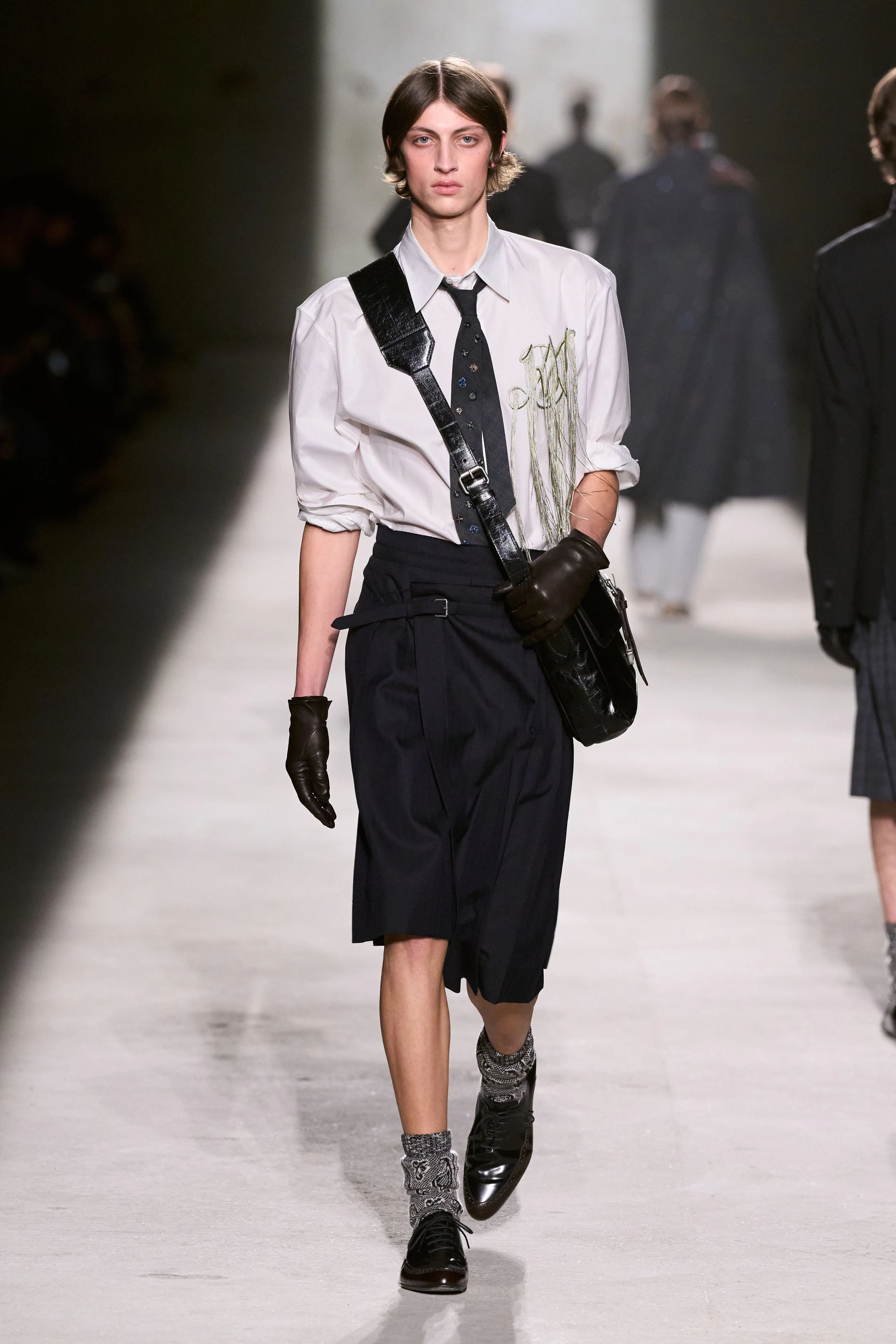 Недосконале змужніння: свіжа чоловіча лінія Dries Van Noten сезон осінь-зима 2026/2027
19