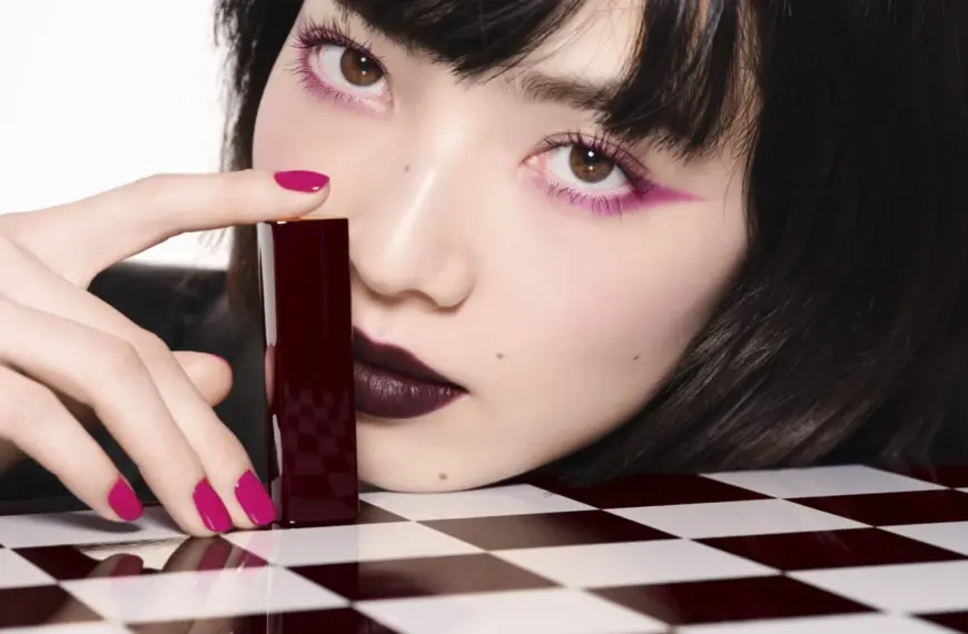 Chanel презентує Rouge Noir Makeup — новітню темну сторінку в літописі легендарного тону