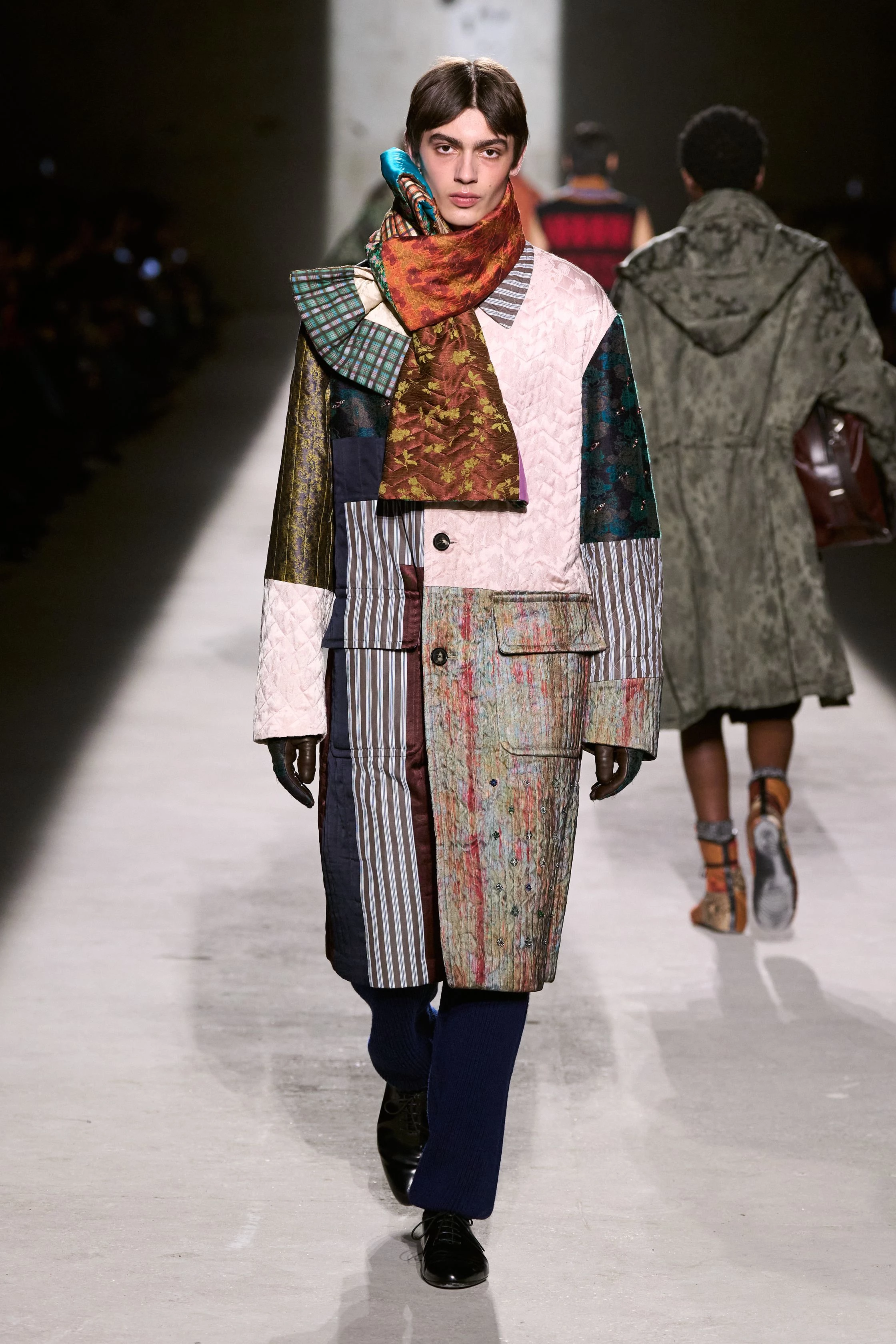 Недосконале змужніння: свіжа чоловіча лінія Dries Van Noten сезон осінь-зима 2026/2027
13