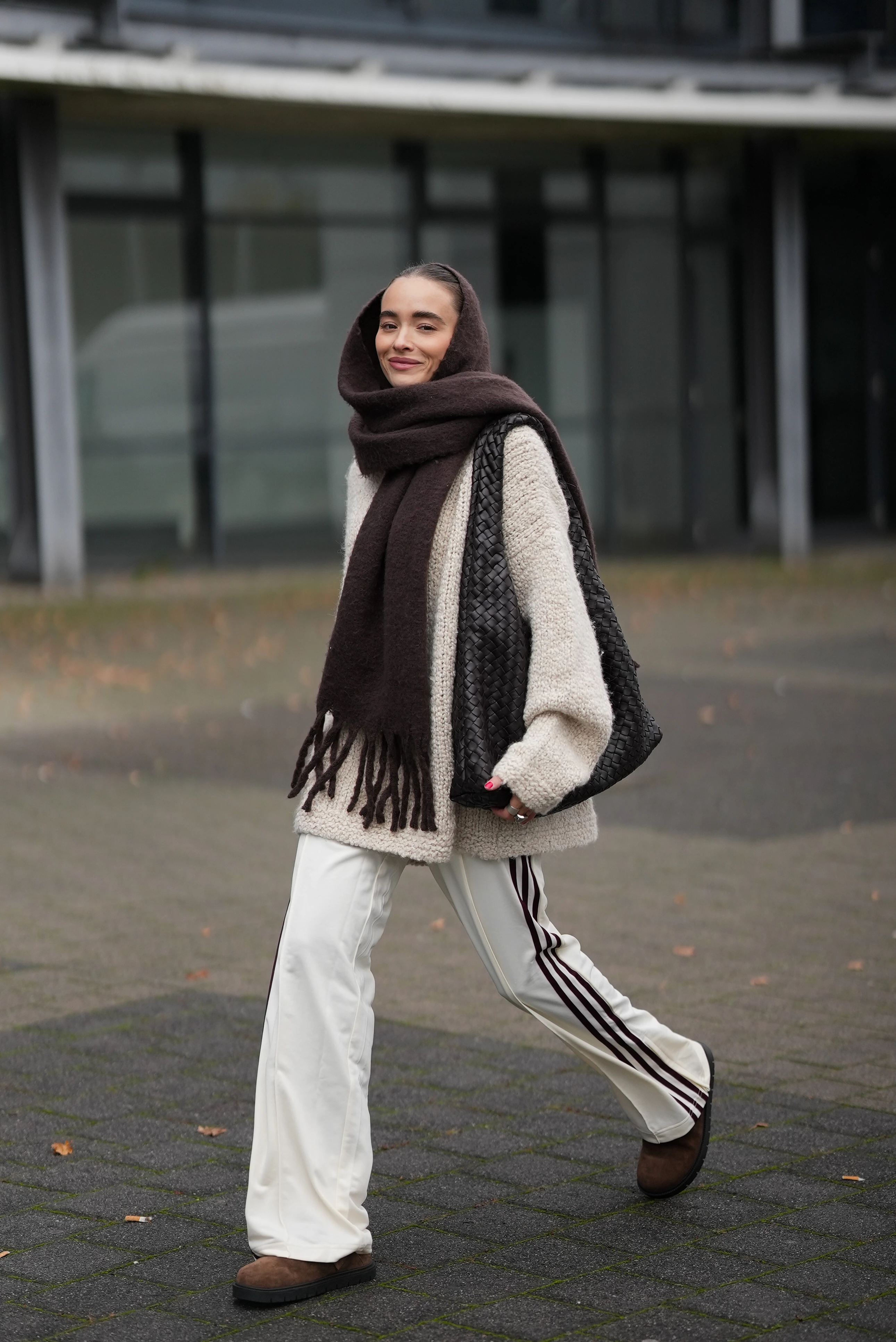 Мюлі та клоги: дивовижно вдалий вибір взуття для зими (якщо сніговий покрив не надто глибокий).
3