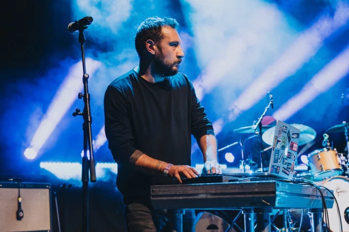 Музикантка Мар'яна Головко презентувала пісню "Відмова" — про перетворення болю на креатив.
1