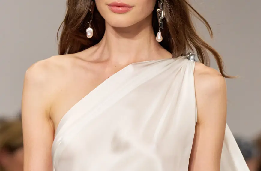 Модні брови 2026: від фешн-шоу до вуличного стилю