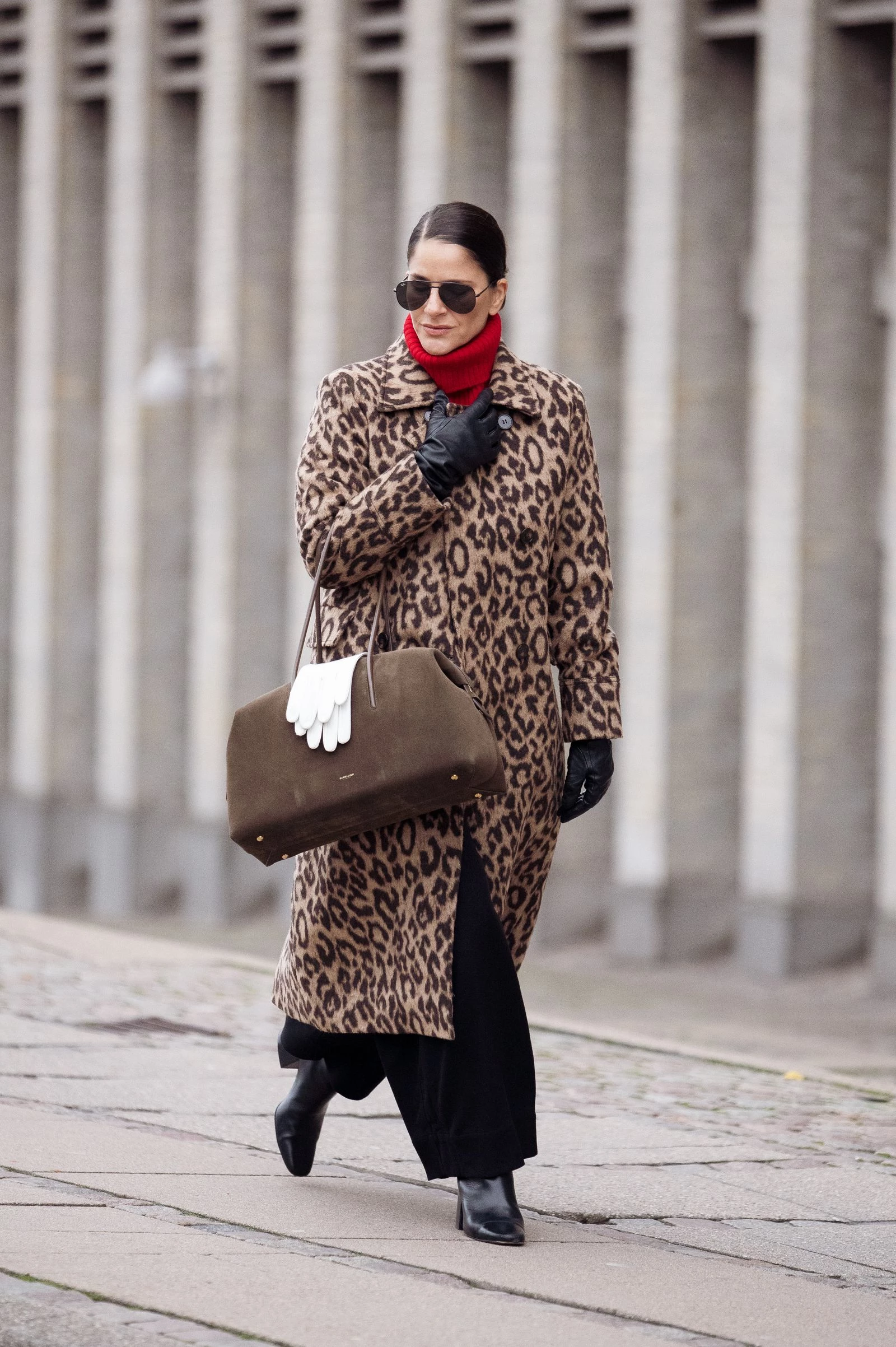 Ось яке взуття замінить підбори у новорічну ніч для стильних дівчат, роблячи їх ще моднішими.
6