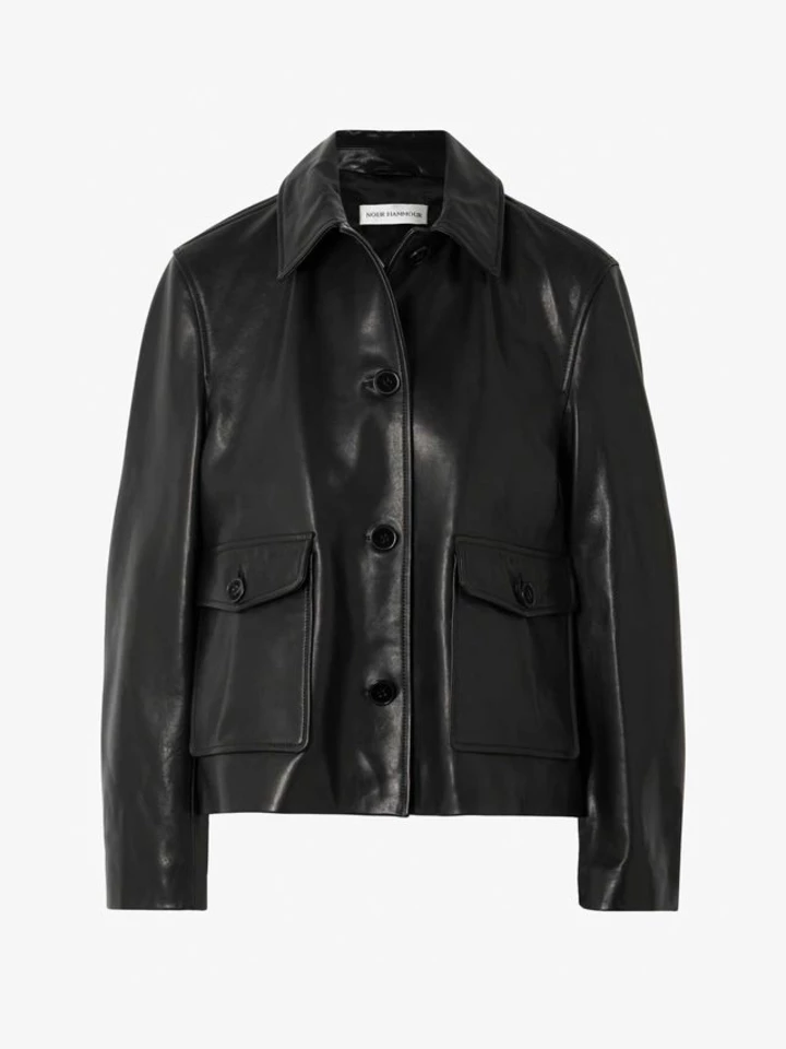 Від блейзерів до об'ємних бомберів: 8 головних трендових шкірянок 2026, що варті уваги
4