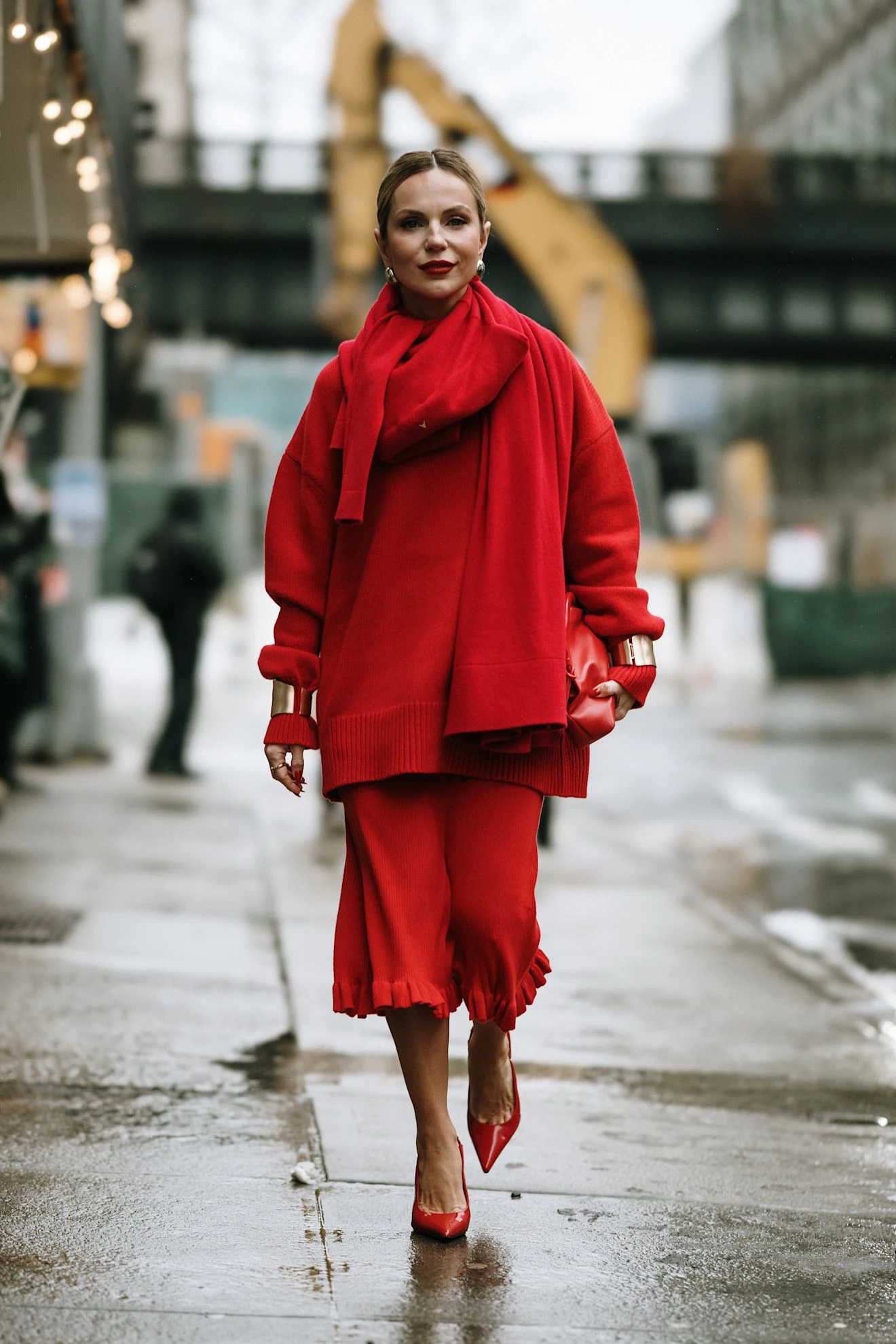 6 модних аргументів на користь того, що багряний джемпер - незамінний елемент твого гардеробу
12