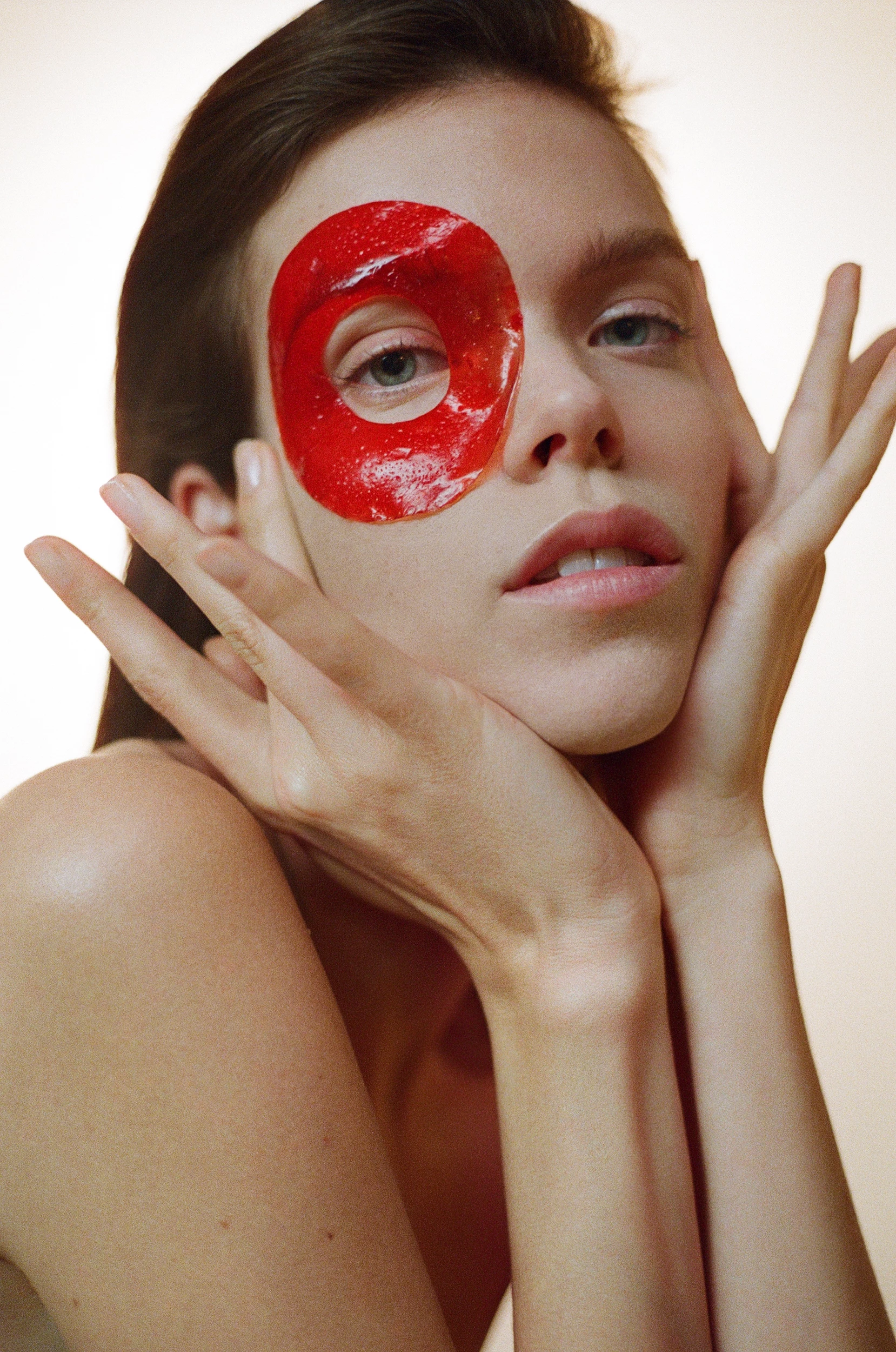 Вірно застосовуємо патчі під очі
2