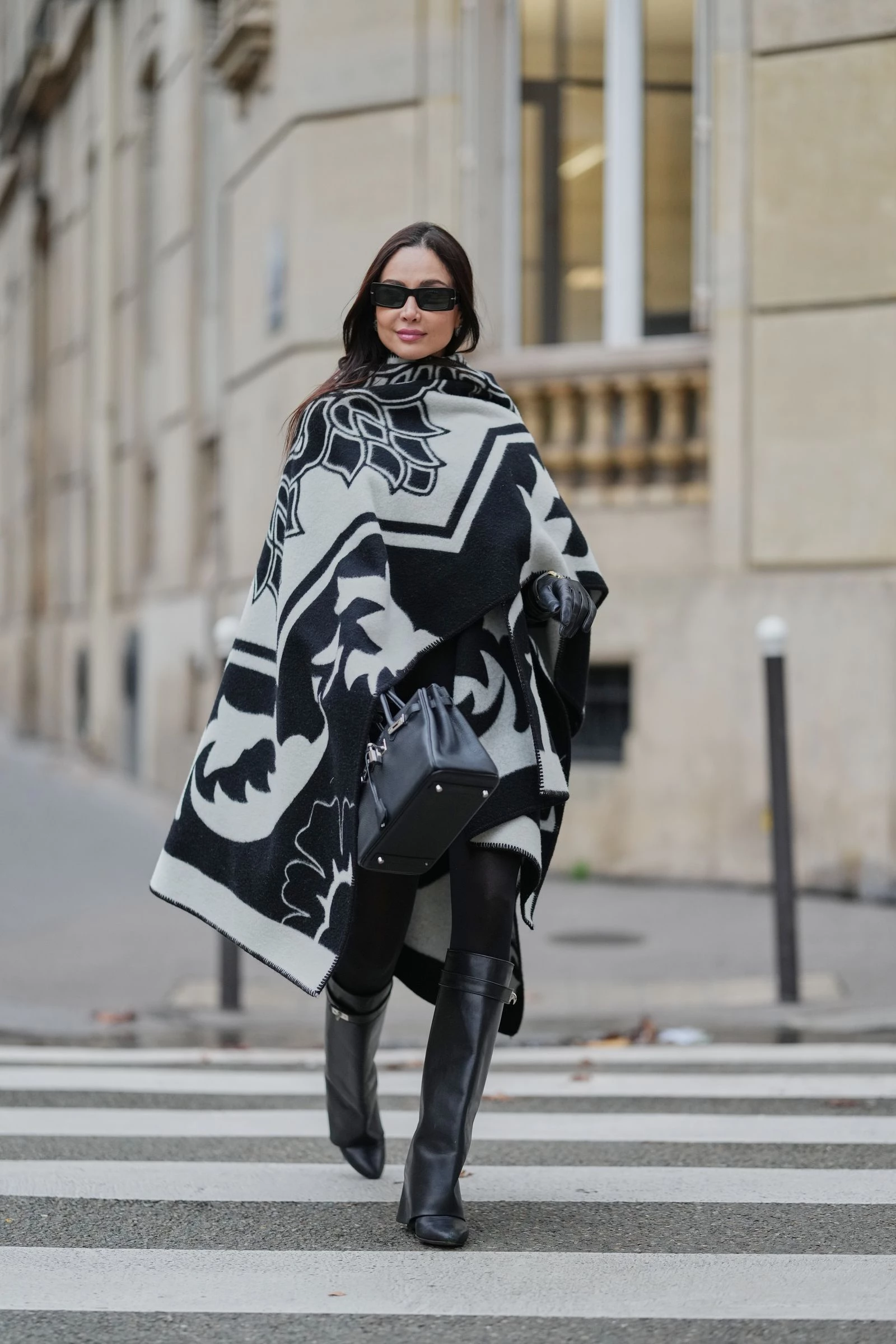 Ось яке взуття замінить підбори у новорічну ніч для стильних дівчат, роблячи їх ще моднішими.
7