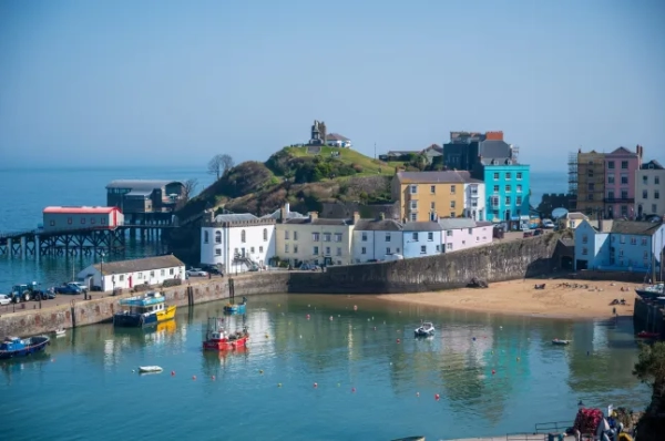 Гавань Тенбі, Пембрукшир. Це одне з найбарвистіших міст Уельсу.